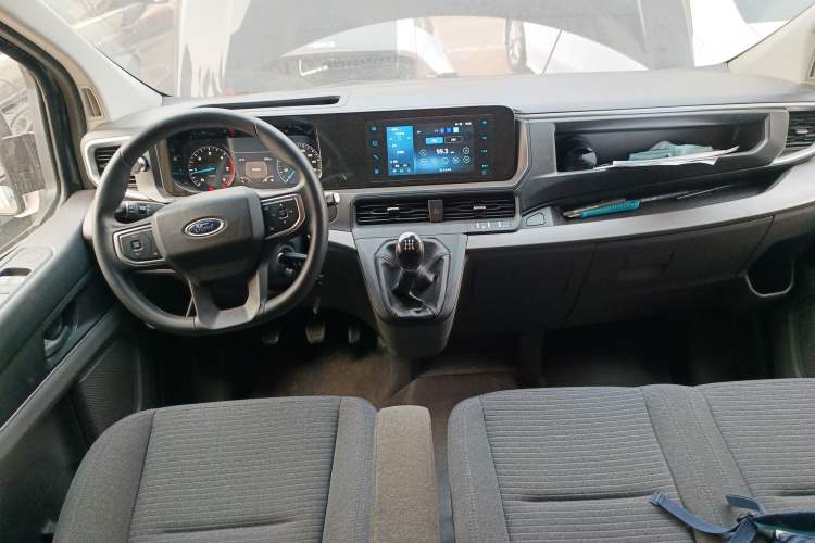 Used Ford Transit 2023 2.0T Diesel Manual Multifunction Commercial Vehicle Mid-axle Mid-roof 5/6 Seats Center Console