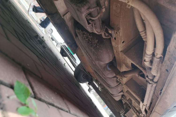 Used Ford Transit 2023 2.0T Diesel Manual Commercial & Travel Version Mid-axle Medium Roof 7/8/9-Seater Chassis Front Left