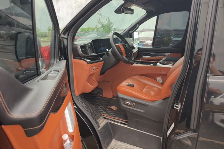 Used Ford Transit 2023 2.0T Gasoline Automatic Business & Travel Model Mid-axle Low-roof Design 7/8/9-Seater Driver Seat