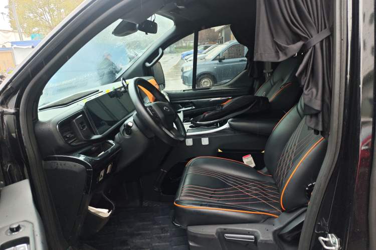 Used Ford Transit 2023 2.0T Diesel Automatic Commercial & Travel Version Mid-axle Low-roof Design 7/8/9-Seater Driver Seat