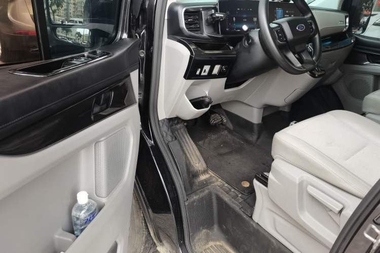 Used Ford Transit 2023 2.0T Diesel Automatic Commercial & Travel Model Mid-axle Medium Roof 7/8/9-Seater Driver Seat