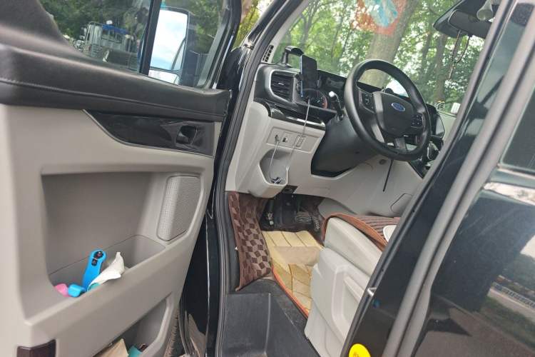 Used Ford Transit 2023 2.0T Diesel Automatic Commercial Van Short Wheelbase Low Roof—7/8/9-Seater Driver Seat