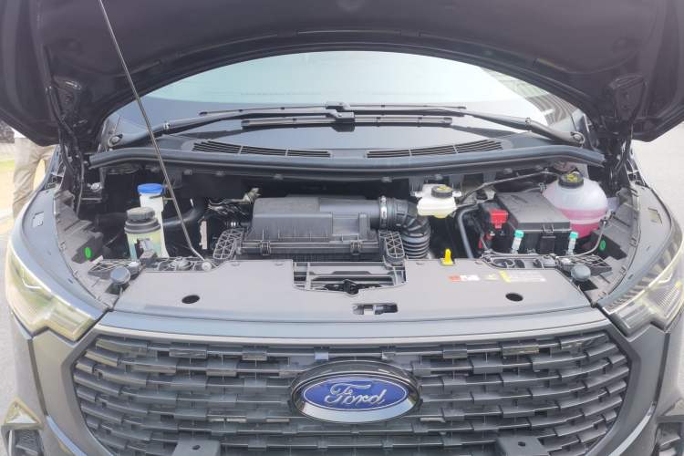 Used Ford Transit 2023 2.0T Gasoline Automatic Business & Travel Model Mid-axle Low-roof Design 7/8/9-Seater Engine Bay