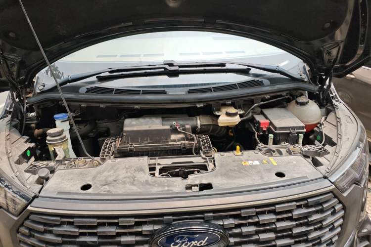 Used Ford Transit 2023 2.0T Diesel Automatic Commercial Van Short Wheelbase Low Roof—7/8/9-Seater Engine Bay