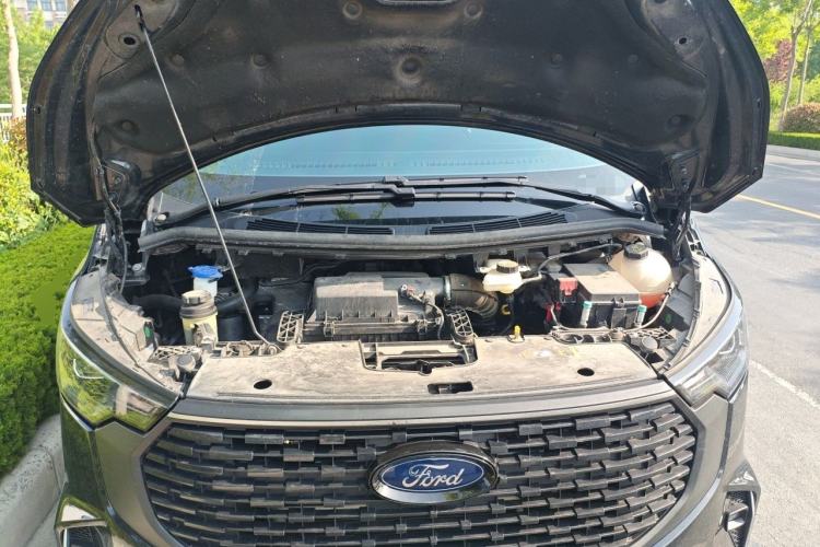 Used Ford Transit 2023 2.0T Diesel Automatic Commercial & Travel Version Mid-axle Low-roof Design 7/8/9-Seater Engine Bay