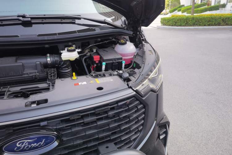 Used Ford Transit 2023 2.0T Gasoline Automatic Business & Travel Model Mid-axle Low-roof Design 7/8/9-Seater Engine Bay Left