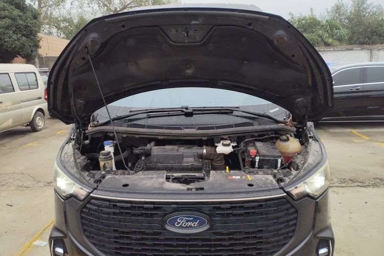 Used Ford Transit 2023 2.0T Gasoline Automatic Business & Travel Model Mid-axle Medium Roof 7/8/9-Seater Engine Bay