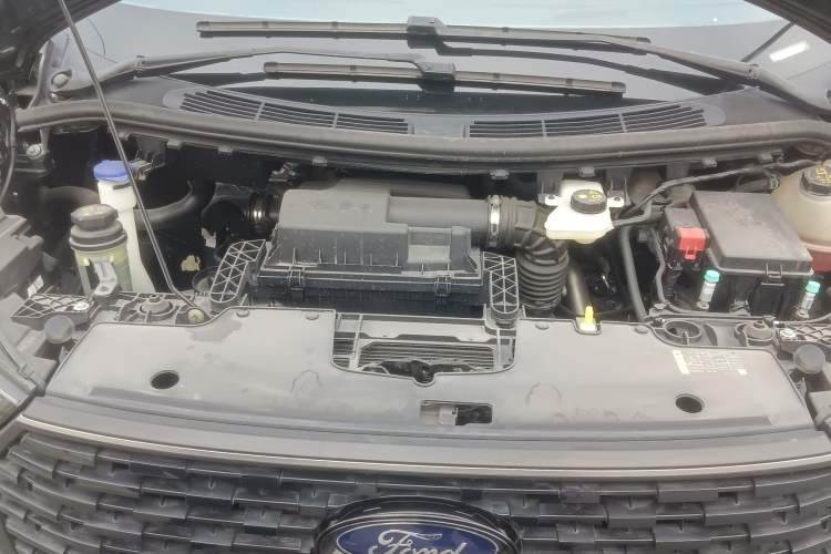 Used Ford Transit 2023 2.0T Gasoline Automatic Business & Travel Short Wheelbase Low-Roof 7/8/9-Seater Engine Bay