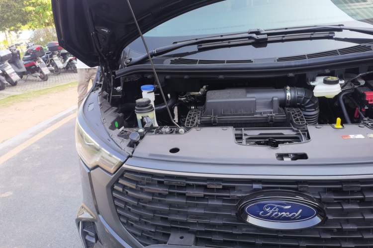 Used Ford Transit 2023 2.0T Gasoline Automatic Business & Travel Model Mid-axle Low-roof Design 7/8/9-Seater Engine Bay Right