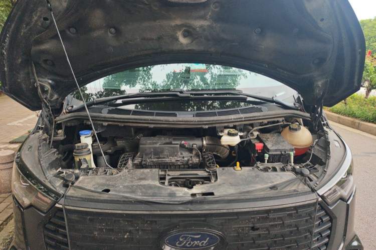 Used Ford Transit 2023 2.0T Diesel Automatic Commercial Van Short Wheelbase Low Roof—7/8/9-Seater Engine Bay