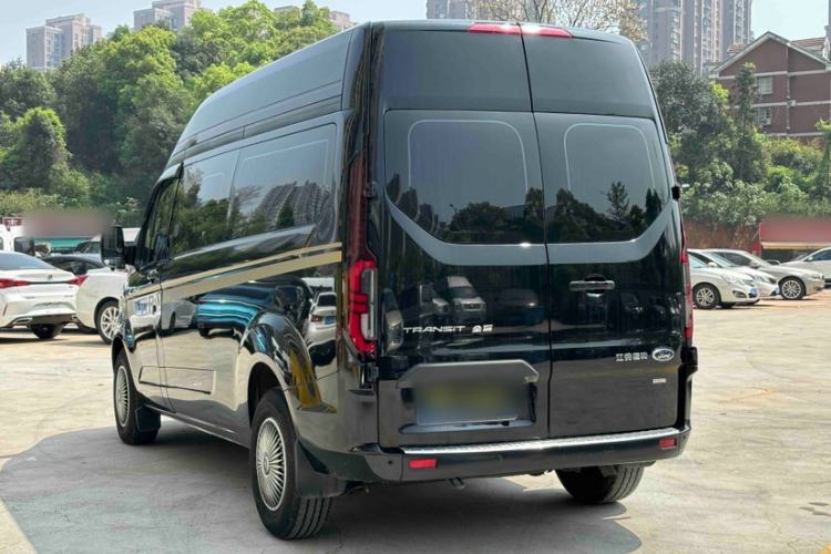 Used Ford Transit 2023 2.0T Diesel Automatic Commercial & Travel Model Mid-axle Medium Roof 7/8/9-Seater Exterior 3