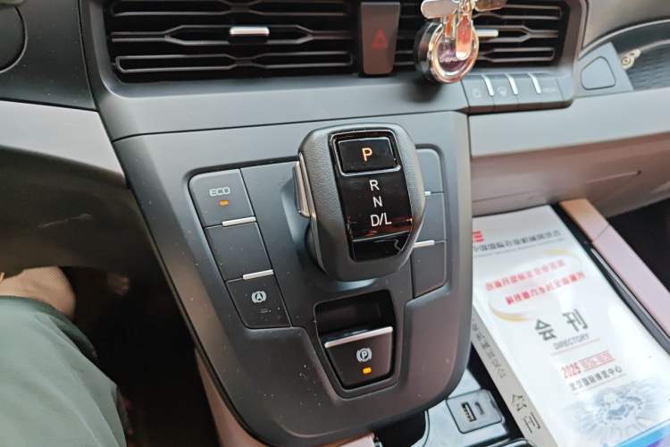 Used Ford Transit 2023 2.0T Gasoline Automatic Multi-Function Commercial Vehicle Mid-Drive Mid-Roof 5/6 Seats Gear Lever