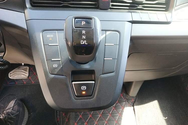 Used Ford Transit 2023 2.0T Diesel Automatic Multi-Purpose Commercial Vehicle Mid-Frame Mid-Roof 5/6 Seats Gear Lever