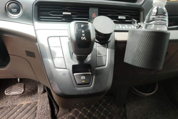 Used Ford Transit 2023 2.0T Gasoline Automatic Business & Travel Model Mid-axle Low-roof Design 7/8/9-Seater Gear Lever