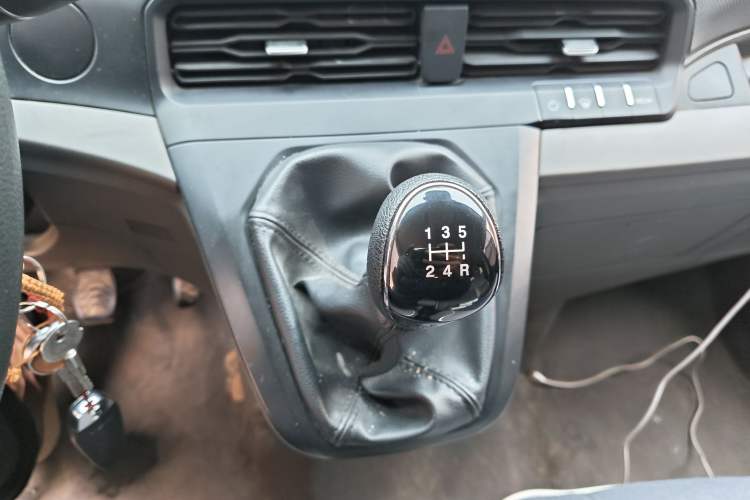 Used Ford Transit 2023 2.0T Diesel Manual Multifunction Commercial Vehicle Short Wheelbase Low Roof 5/6 Seats Gear Lever