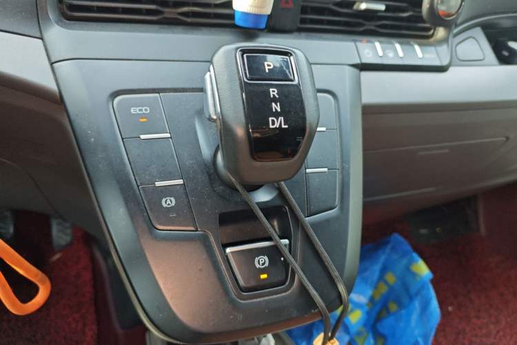 Used Ford Transit 2023 2.0T Gasoline Automatic Multi-Function Commercial Vehicle Short Wheelbase Low Roof 5/6 Seats Gear Lever