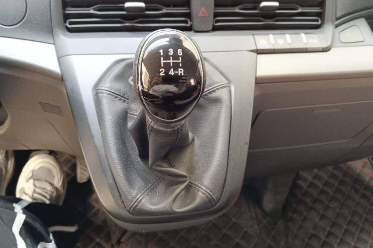 Used Ford Transit 2023 2.0T Diesel Manual Multifunction Commercial Vehicle Short Wheelbase Low Roof 5/6 Seats Gear Lever