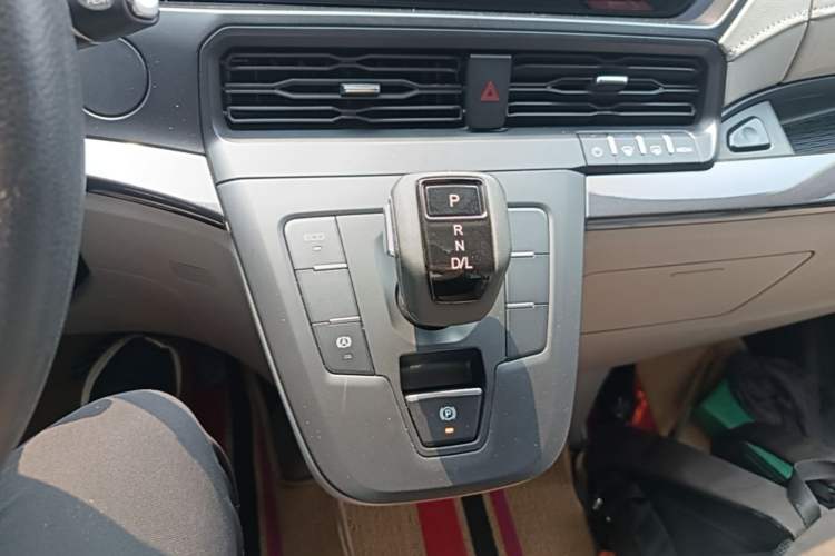 Used Ford Transit 2023 2.0T Diesel Automatic Commercial & Travel Version Mid-axle Low-roof Design 7/8/9-Seater Gear Lever