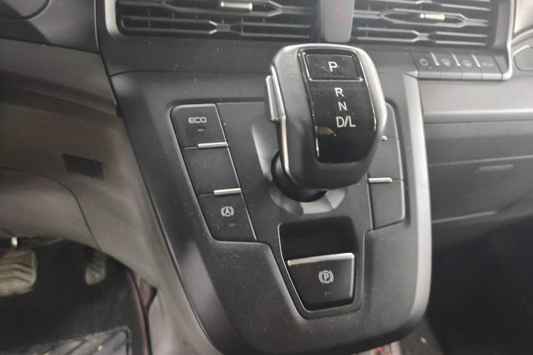 Used Ford Transit 2023 2.0T Gasoline Automatic Multi-Function Commercial Vehicle Mid-Drive Mid-Roof 5/6 Seats Gear Lever