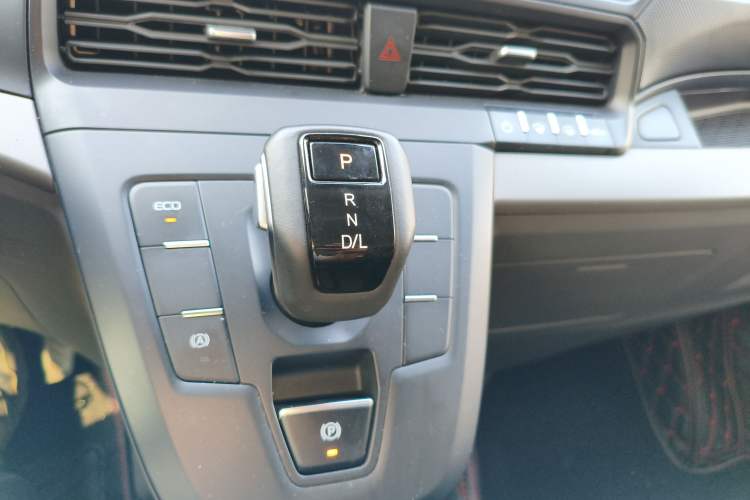 Used Ford Transit 2023 2.0T Gasoline Automatic Multi-Function Commercial Vehicle Mid-Drive Mid-Roof 5/6 Seats Gear Lever