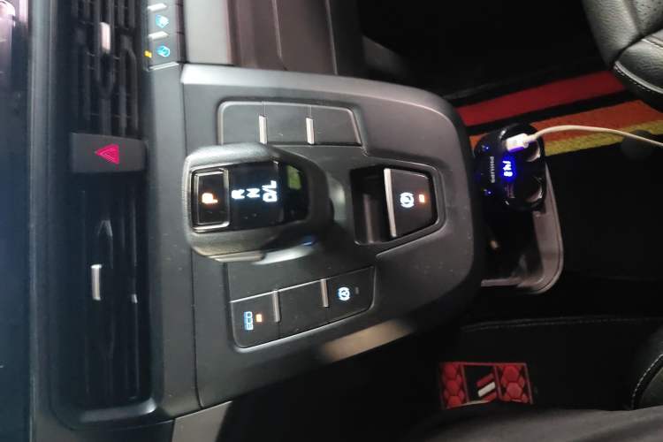 Used Ford Transit 2023 2.0T Gasoline Automatic Multi-Function Commercial Vehicle Mid-Drive Mid-Roof 5/6 Seats Gear Lever