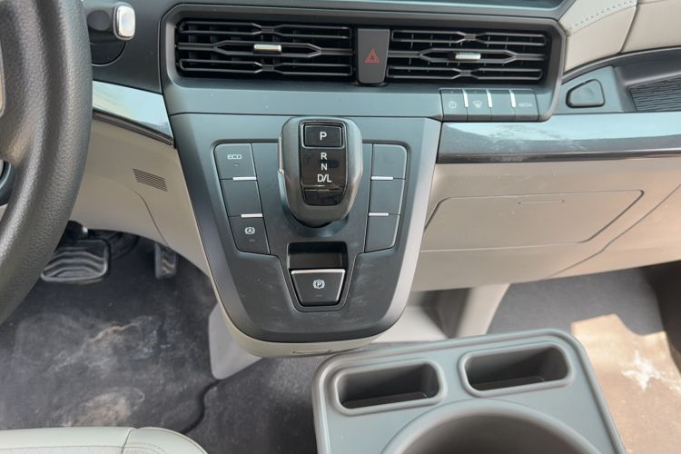 Used Ford Transit 2023 2.0T Diesel Automatic Commercial & Travel Model Mid-axle Medium Roof 7/8/9-Seater Gear Lever