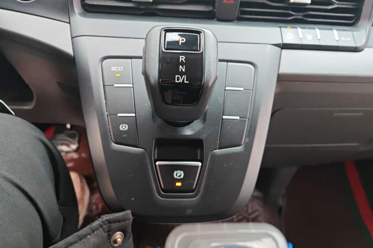 Used Ford Transit 2023 2.0T Gasoline Automatic Multi-Function Commercial Vehicle Mid-Drive Mid-Roof 5/6 Seats Gear Lever