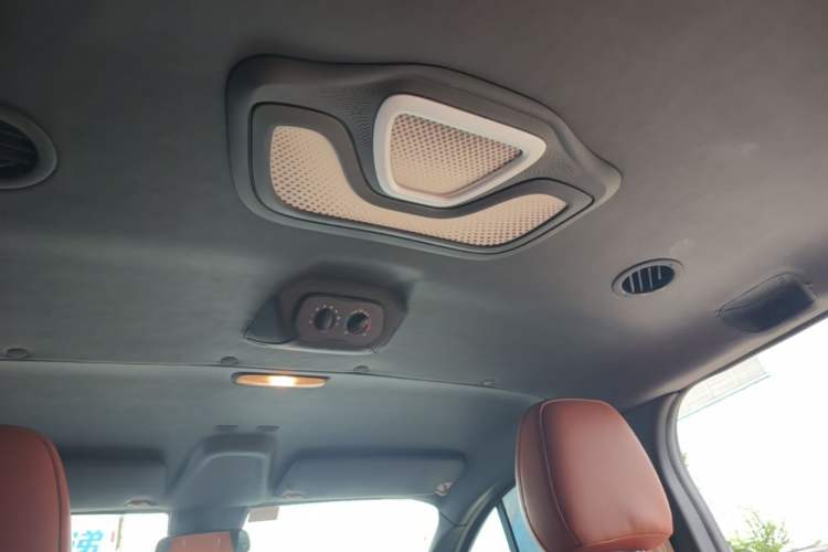 Used Ford Transit 2023 2.0T Gasoline Automatic Business & Travel Model Mid-axle Low-roof Design 7/8/9-Seater Headliner