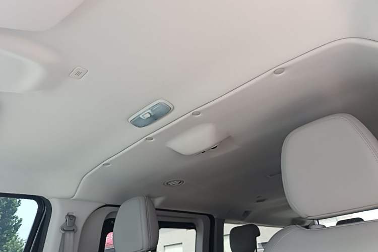 Used Ford Transit 2023 2.0T Diesel Automatic Commercial & Travel Version Mid-axle Low-roof Design 7/8/9-Seater Headliner