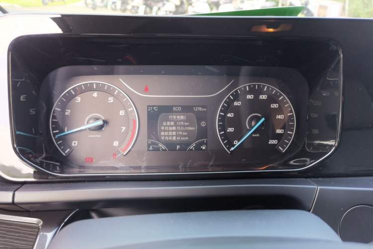 Used Ford Transit 2023 2.0T Gasoline Automatic Business & Travel Model Mid-axle Low-roof Design 7/8/9-Seater Instrument Cluster