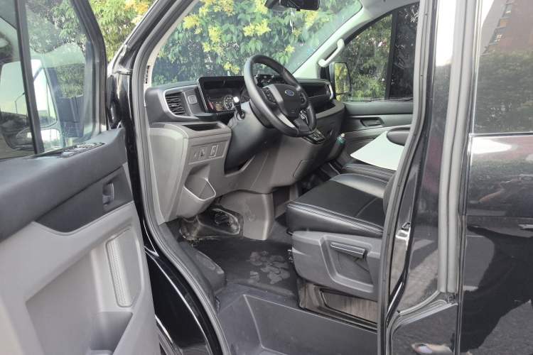 Used Ford Transit 2023 2.0T Diesel Automatic Multi-Function Commercial Vehicle Short Wheelbase Low Roof 5/6 Seats Interior 1