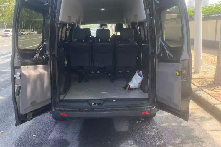 Used Ford Transit 2023 2.0T Gasoline Automatic Multi-Function Commercial Vehicle Mid-Drive Mid-Roof 5/6 Seats Interior 2