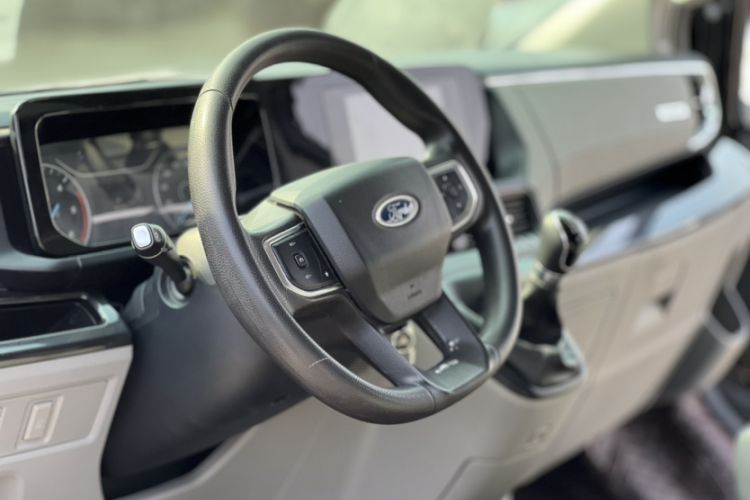 Used Ford Transit 2023 2.0T Diesel Manual Commercial & Travel Version Mid-axle Medium Roof 7/8/9-Seater Interior 2