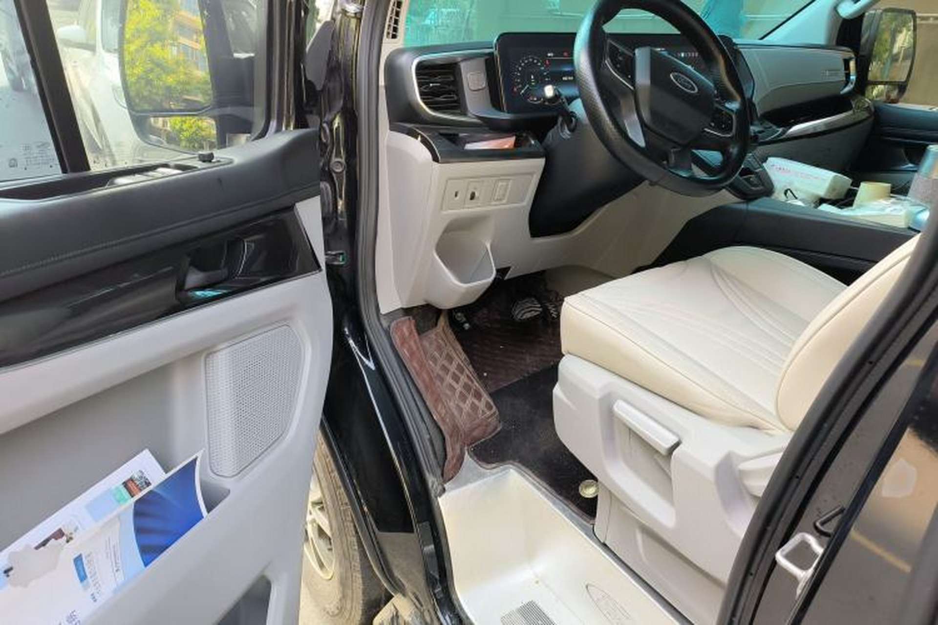 Used Ford Transit 2023 2.0T Diesel Automatic Commercial Van Short Wheelbase Low Roof—7/8/9-Seater Interior 3