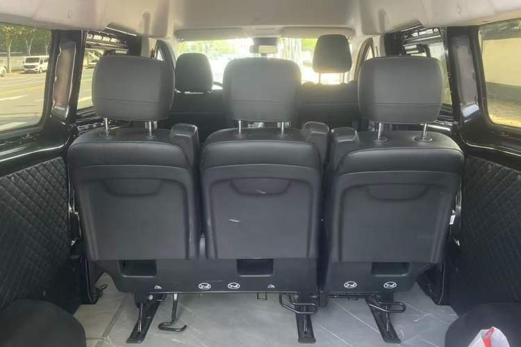 Used Ford Transit 2023 2.0T Gasoline Automatic Multi-Function Commercial Vehicle Mid-Drive Mid-Roof 5/6 Seats Interior 3