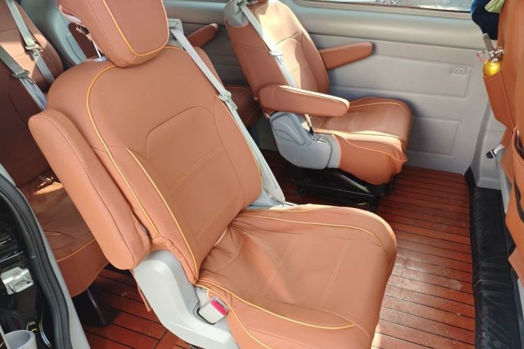 Used Ford Transit 2023 2.0T Diesel Automatic Commercial & Travel Version Mid-axle Low-roof Design 7/8/9-Seater Interior 4