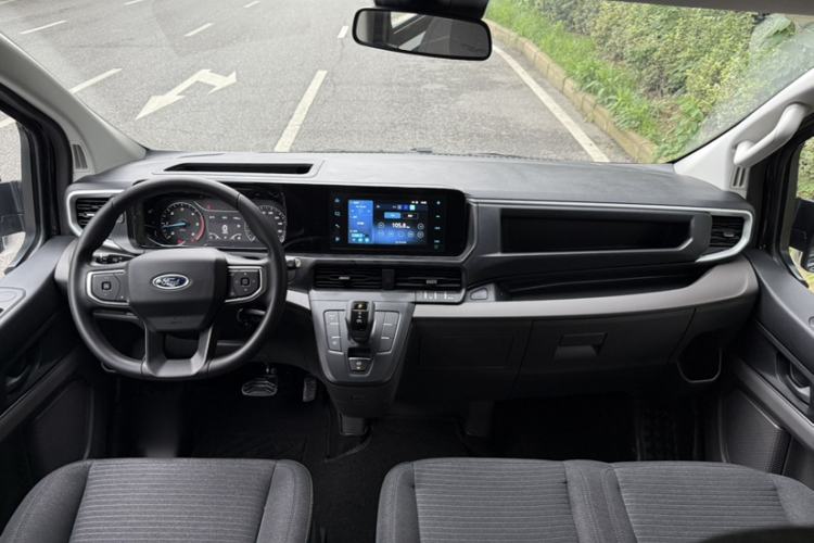 Used Ford Transit 2023 2.0T Diesel Automatic Multi-Function Commercial Vehicle Mid-Axle Low-Roof Design 5/6 Seats Interior 6
