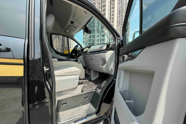 Used Ford Transit 2023 2.0T Diesel Automatic Commercial & Travel Model Mid-axle Medium Roof 7/8/9-Seater Interior 6