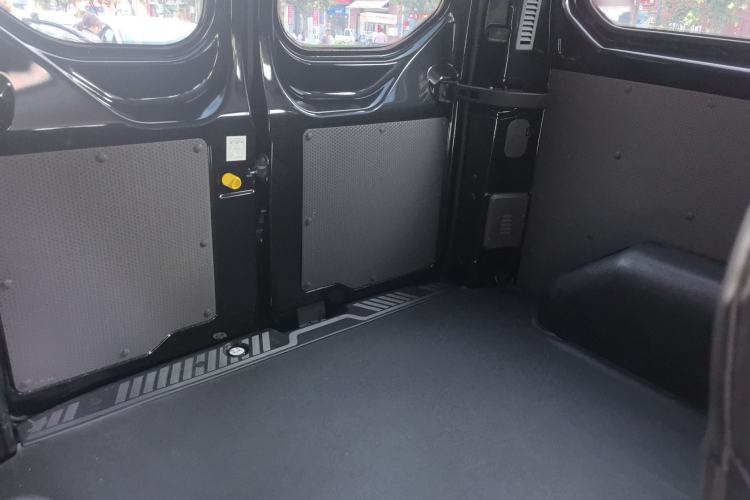 Used Ford Transit 2023 2.0T Diesel Automatic Multi-Function Commercial Vehicle Short Wheelbase Low Roof 5/6 Seats Interior 6