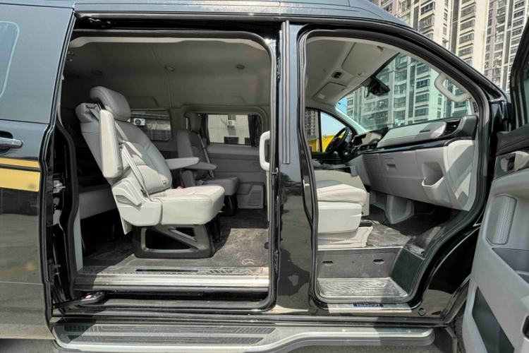 Used Ford Transit 2023 2.0T Diesel Automatic Commercial & Travel Model Mid-axle Medium Roof 7/8/9-Seater Interior 7