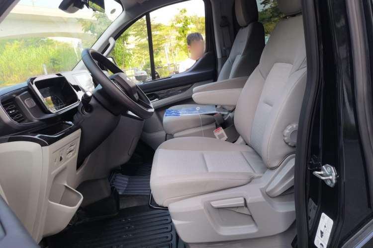 Used Ford Transit 2023 2.0T Gasoline Automatic Business & Travel Model Mid-axle Low-roof Design 7/8/9-Seater Left Front Seat