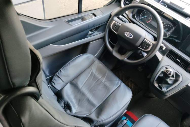 Used Ford Transit 2023 2.0T Diesel Manual Multifunction Commercial Vehicle Short Wheelbase Mid-Roof Design 5/6 Seats Left Front Seat
