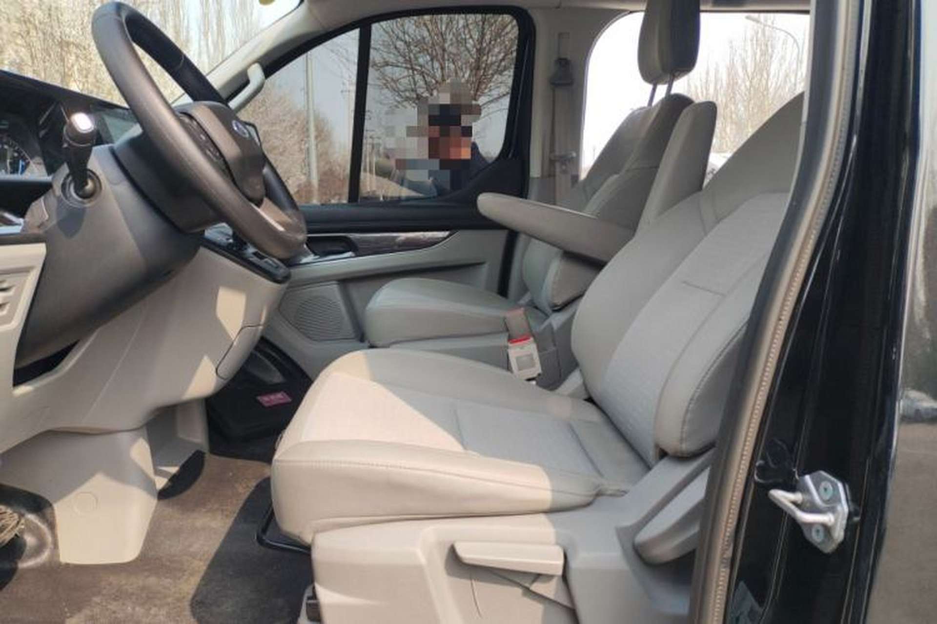 Used Ford Transit 2023 2.0T Gasoline Automatic Business & Travel Model Mid-axle Low-roof Design 7/8/9-Seater Left Front Seat