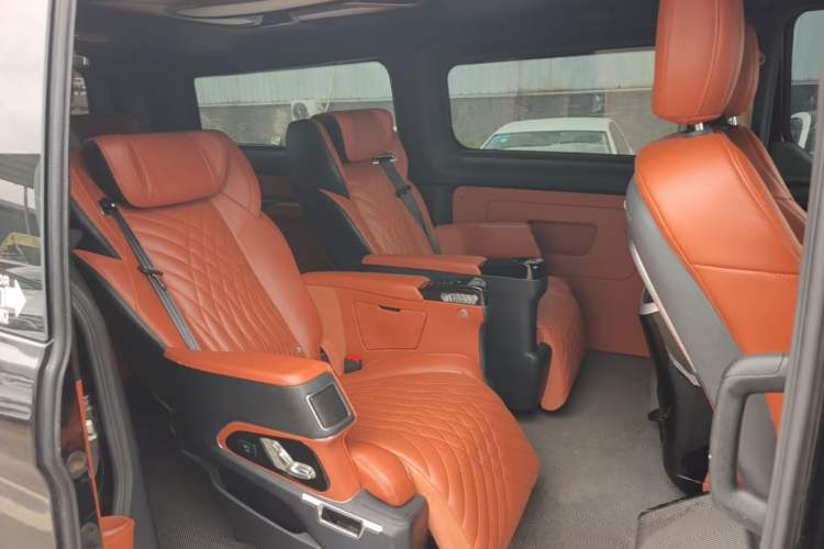 Used Ford Transit 2023 2.0T Gasoline Automatic Business & Travel Model Mid-axle Low-roof Design 7/8/9-Seater Left Rear Seat