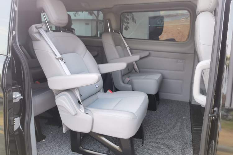 Used Ford Transit 2023 2.0T Gasoline Automatic Business & Travel Model Mid-axle Low-roof Design 7/8/9-Seater Left Rear Seat