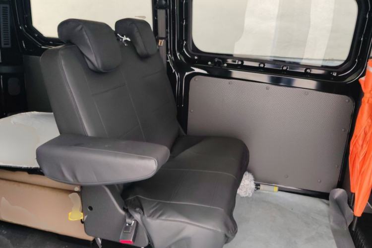 Used Ford Transit 2023 2.0T Diesel Manual Multifunction Commercial Vehicle Short Wheelbase Mid-Roof Design 5/6 Seats Left Rear Seat