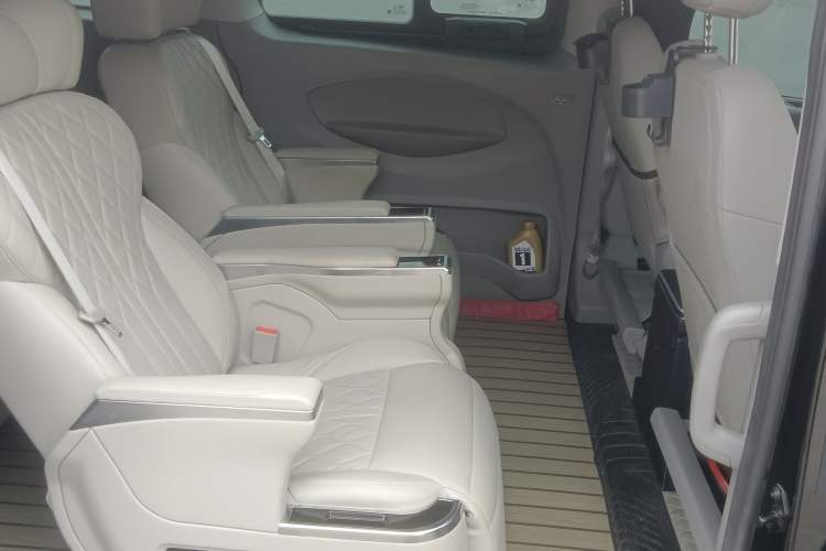 Used Ford Transit 2023 2.0T Gasoline Automatic Business & Travel Short Wheelbase Low-Roof 7/8/9-Seater Left Rear Seat