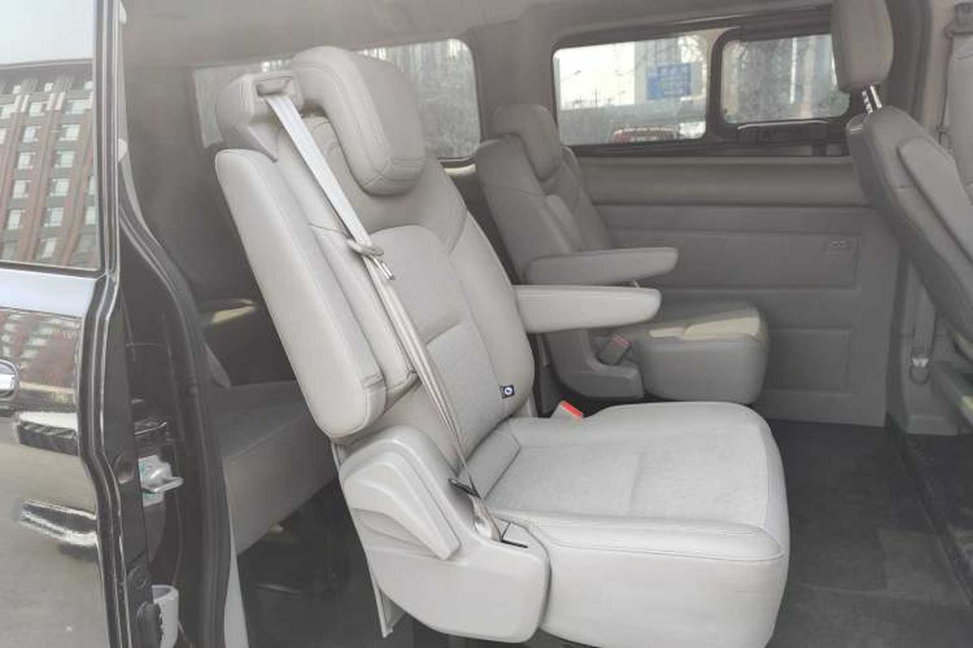 Used Ford Transit 2023 2.0T Gasoline Automatic Business & Travel Model Mid-axle Low-roof Design 7/8/9-Seater Left Rear Seat
