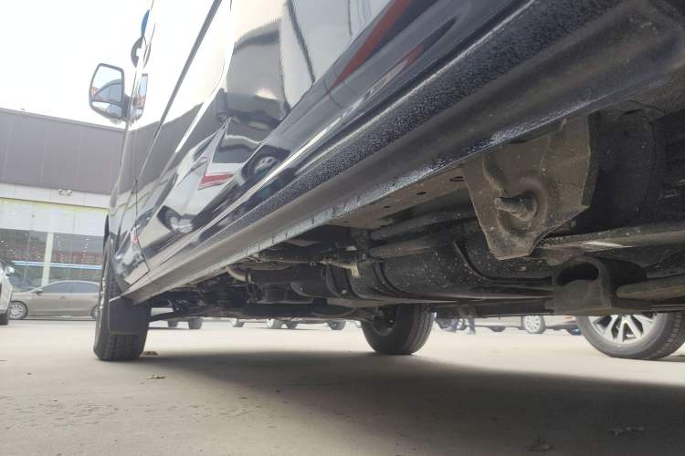Used Ford Transit 2023 2.0T Diesel Automatic Commercial & Travel Version Mid-axle Low-roof Design 7/8/9-Seater Left Side Sill