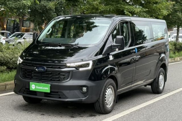 Used Ford Transit 2023 2.0T Diesel Automatic Multi-Function Commercial Vehicle Mid-Axle Low-Roof Design 5/6 Seats